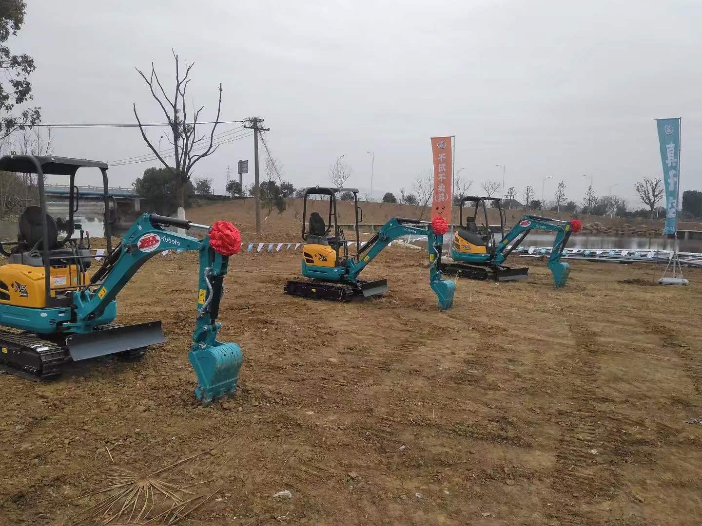 冠捷工程雙旦期間推出微挖租賃優(yōu)惠政策！(圖1)